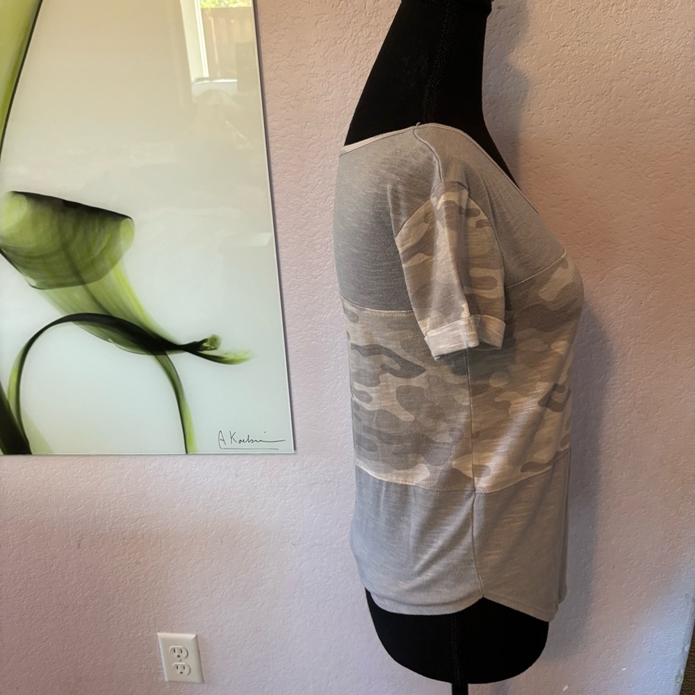 shirt size small - Picture 2 of 5